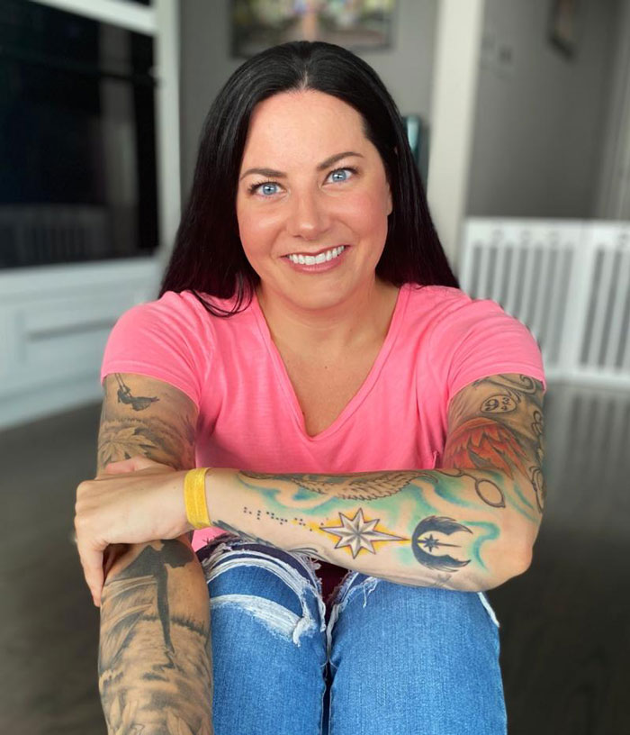 People Are Applauding This Company That Encouraged Their Employee To Show Off Her Tattoos In A Headshot Pic People Are Applauding This Company That Encouraged Their Employee To Show Off Her Tattoos In A Headshot Pic