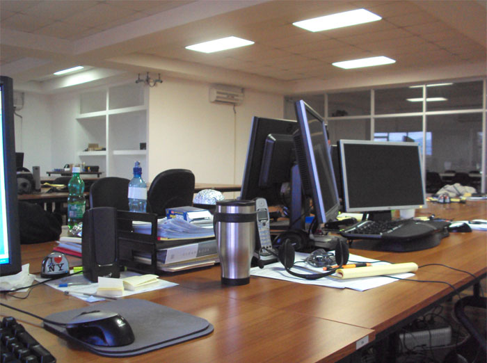 33 Things Society Has Made Us Believe Are “Necessities” But People In This Online Group Argue They Are Addictions