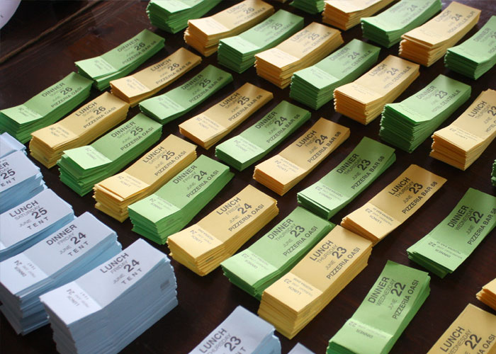 "Es un 'beneficio' para mi empleador, no para mí": La gente está compartiendo 20 cosas insultantes que les han ofrecido como un beneficio en el trabajo