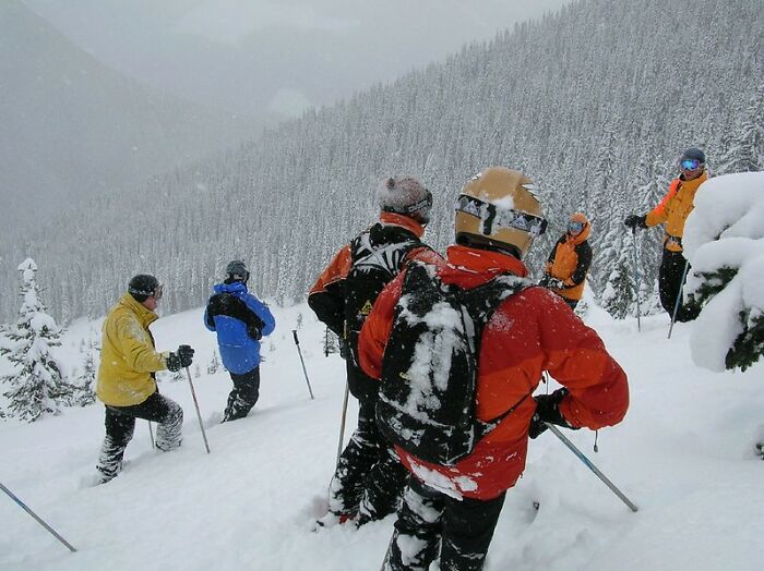 30 Rich Folks That Tied The Knot With Their Less Fortunate Partners Reveal What Shocked Them The Most About Their Ex-Life