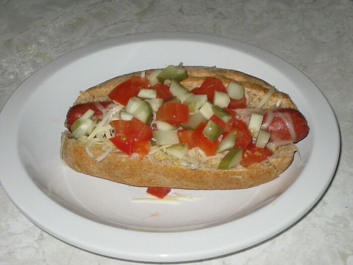 30 Rich Folks That Tied The Knot With Their Less Fortunate Partners Reveal What Shocked Them The Most About Their Ex-Life