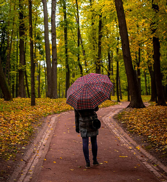 “What Horrid Secrets Do Your Parents Have, And Are Oblivious To You Being Aware Of?” (24 Answers)