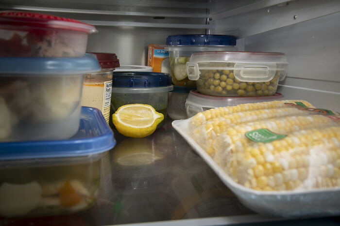 30 Rich Folks That Tied The Knot With Their Less Fortunate Partners Reveal What Shocked Them The Most About Their Ex-Life