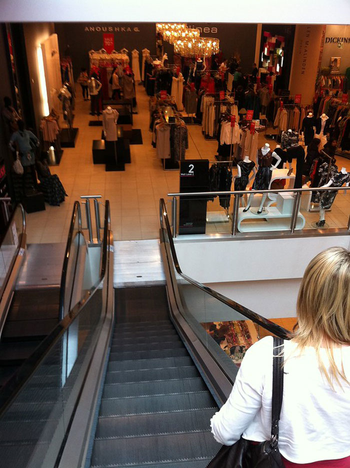 30 Rich Folks That Tied The Knot With Their Less Fortunate Partners Reveal What Shocked Them The Most About Their Ex-Life