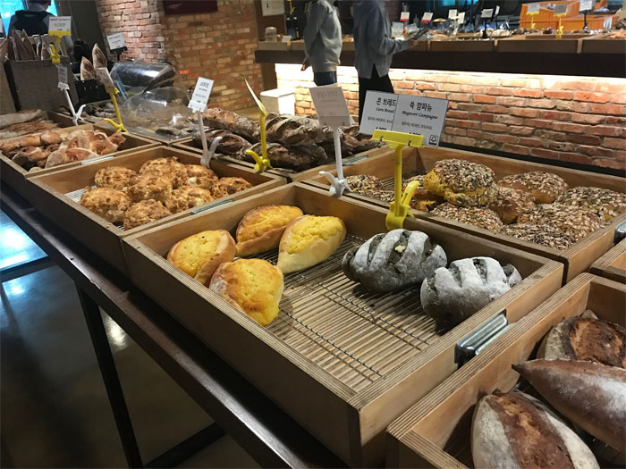 33 Things Society Has Made Us Believe Are “Necessities” But People In This Online Group Argue They Are Addictions