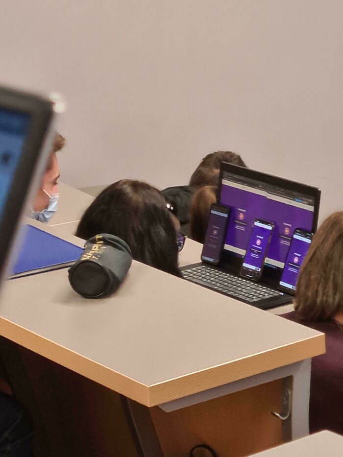 Una estudiante de mi clase trató de usar 4 dispositivos para hacer trampa en un examen, pero de alguna manera se las arregló para obtener la respuesta incorrecta en todos ellos