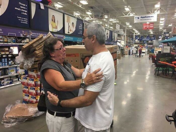 Lowe's Ran Out Of Generators, And A Complete Stranger Gave His Generator To A Woman Whose Father Is Living On Oxygen. People Helping People. I Love My State