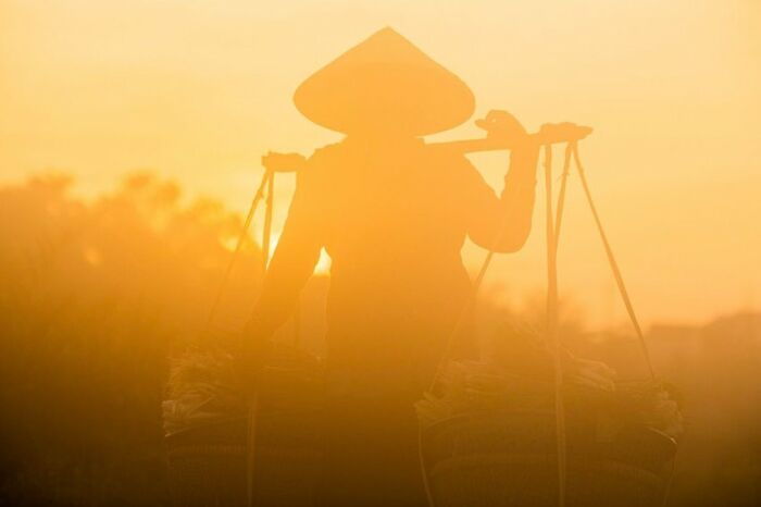 Passionate About Vietnam, Photographer Captures The True “Soul” Of His People In Their Daily Lives (New Pics)