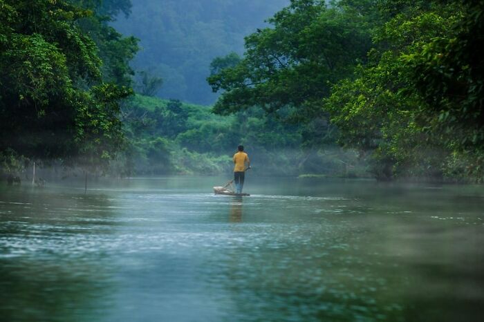Passionate About Vietnam, Photographer Captures The True “Soul” Of His People In Their Daily Lives (New Pics)
