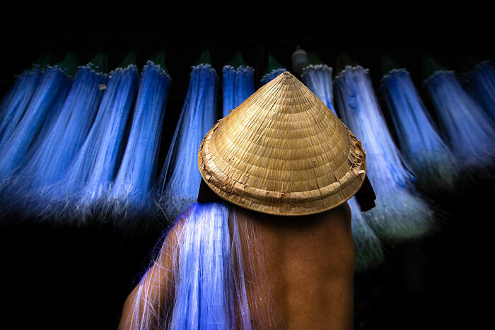 Passionate About Vietnam, Photographer Captures The True “Soul” Of His People In Their Daily Lives (New Pics)