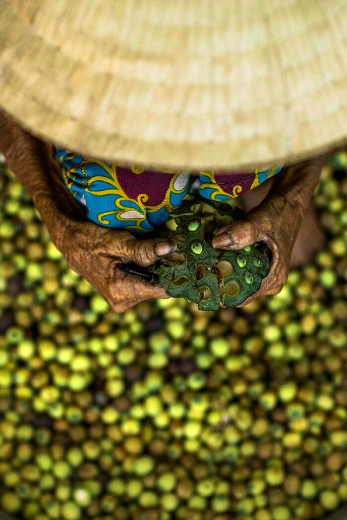 Passionate About Vietnam, Photographer Captures The True “Soul” Of His People In Their Daily Lives (New Pics)