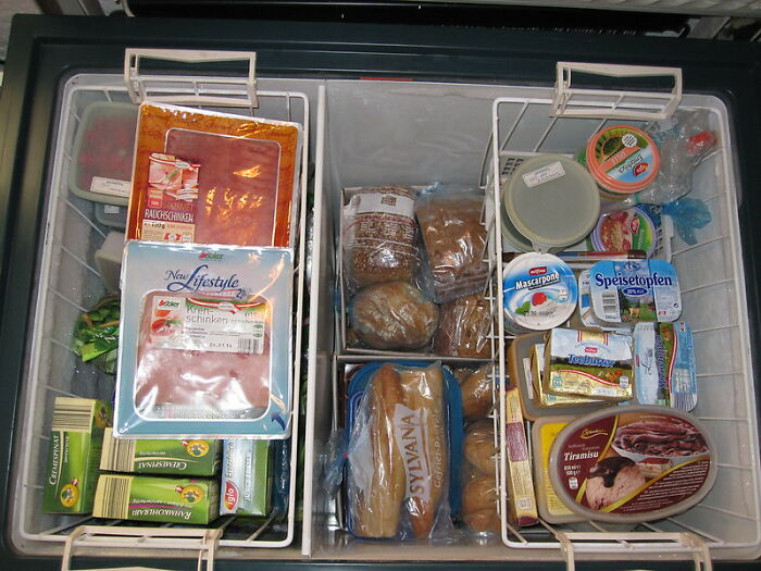 30 Rich Folks That Tied The Knot With Their Less Fortunate Partners Reveal What Shocked Them The Most About Their Ex-Life