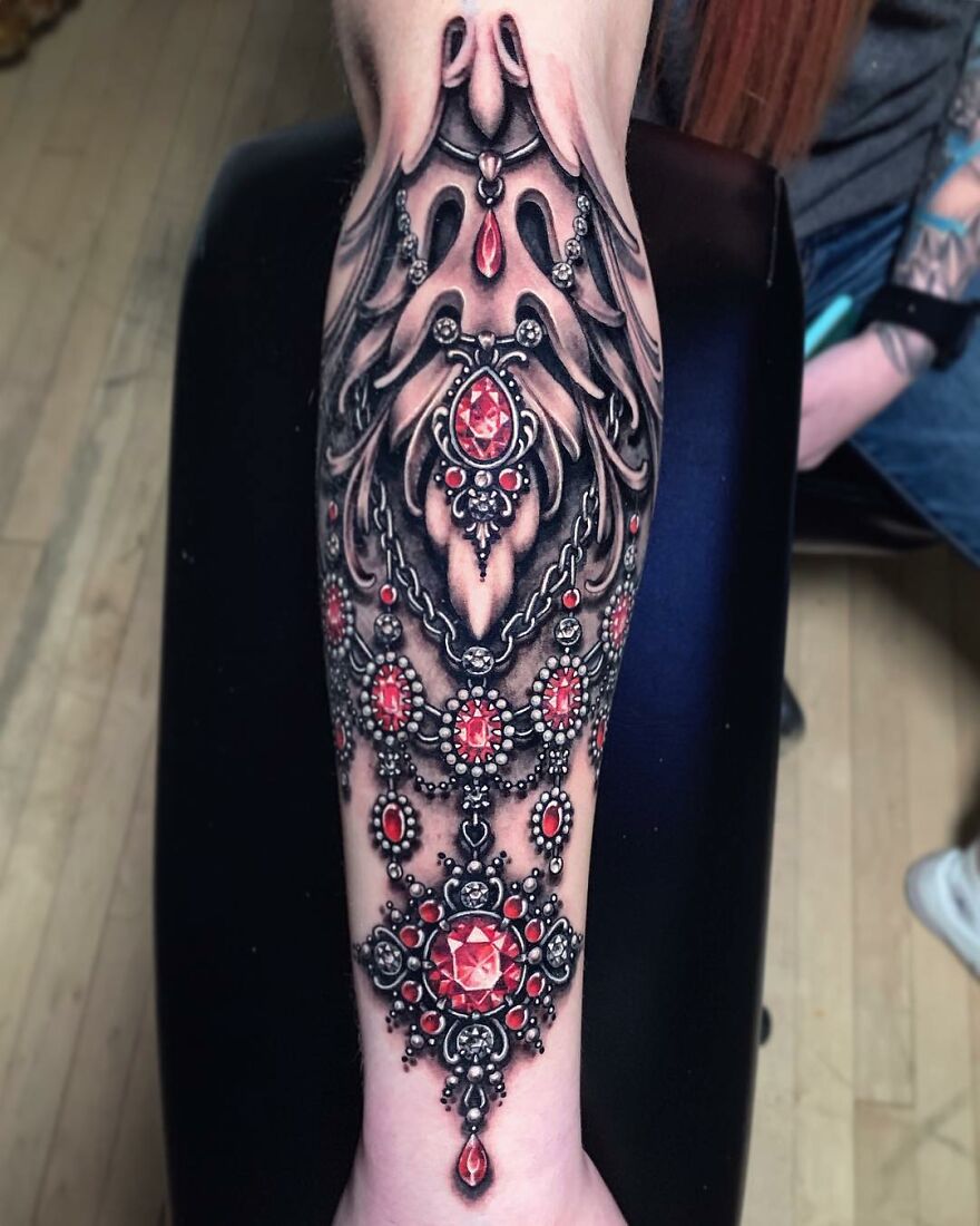 American Tattoo Artist Creates Amazing Tattoos That Imitate Jewelry On The Body
