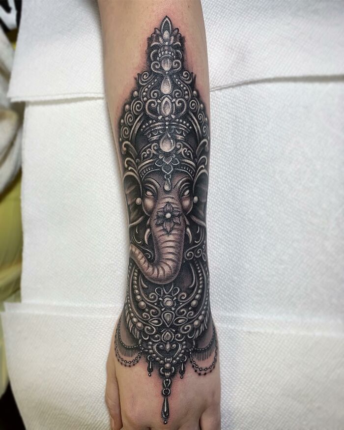 These 30 Masterclass Jewelry Tattoos By Celebrity Ink Artist Ryan Ashley Might Be Better Than The Real Thing