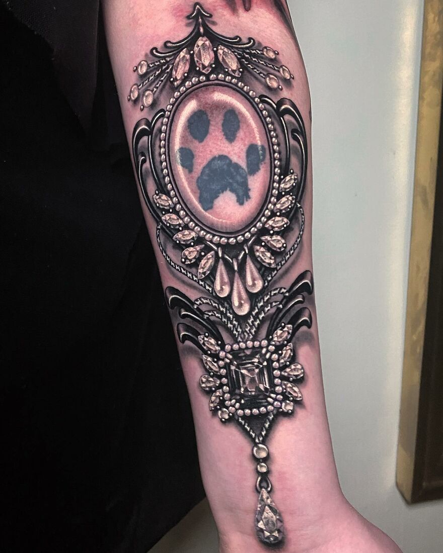 American Tattoo Artist Creates Amazing Tattoos That Imitate Jewelry On The Body