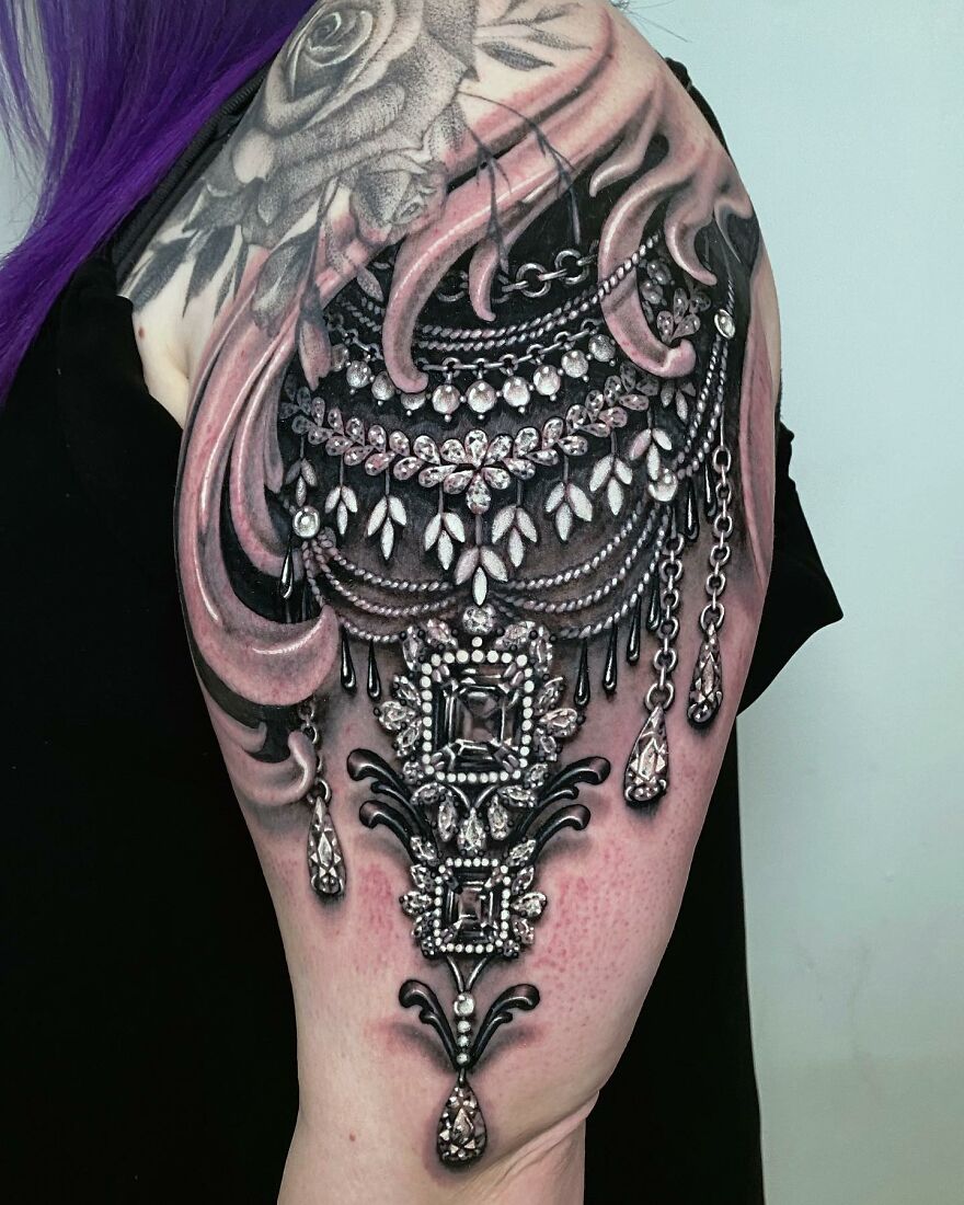 American Tattoo Artist Creates Amazing Tattoos That Imitate Jewelry On The Body