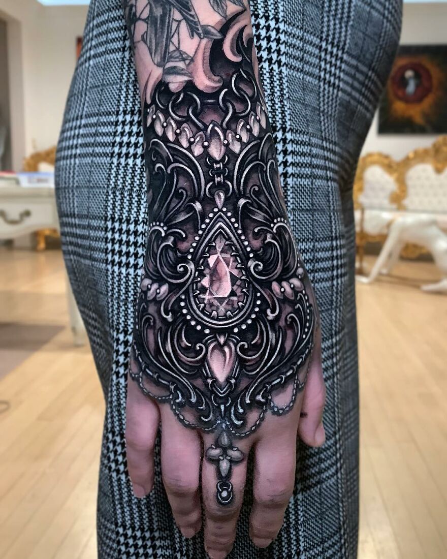 American Tattoo Artist Creates Amazing Tattoos That Imitate Jewelry On The Body