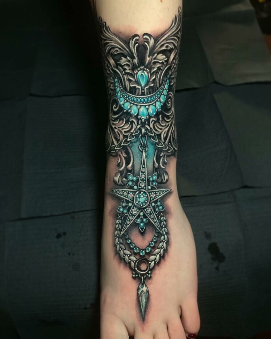 American Tattoo Artist Creates Amazing Tattoos That Imitate Jewelry On The Body