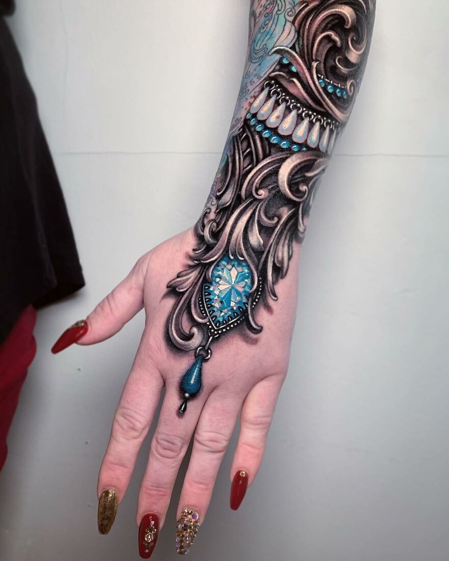 American Tattoo Artist Creates Amazing Tattoos That Imitate Jewelry On The Body