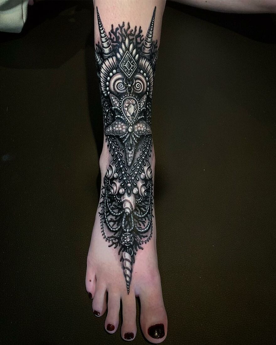 American Tattoo Artist Creates Amazing Tattoos That Imitate Jewelry On The Body