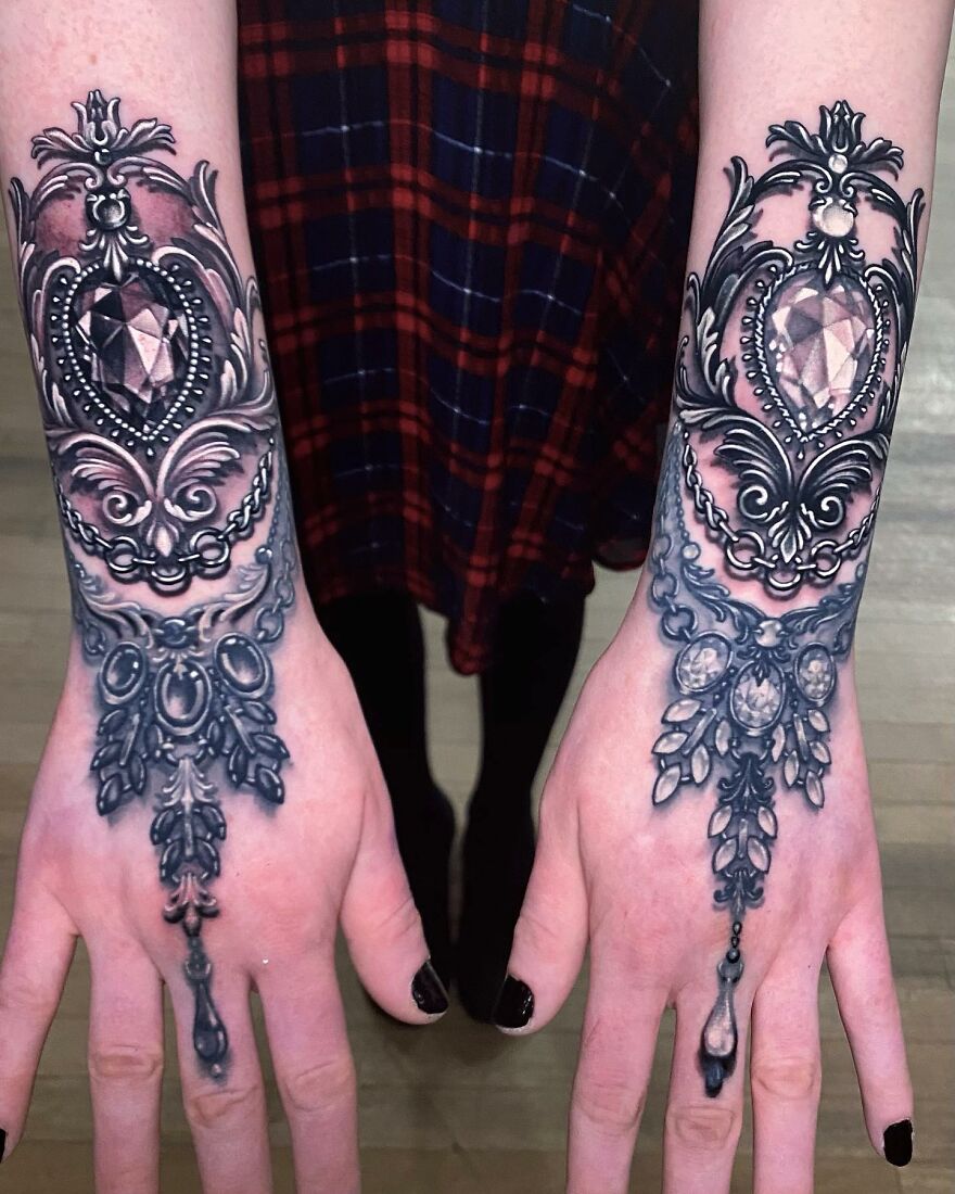 American Tattoo Artist Creates Amazing Tattoos That Imitate Jewelry On The Body