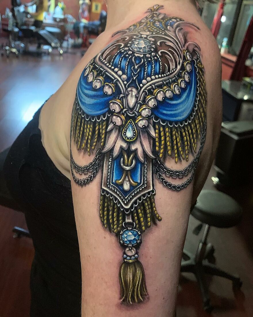 American Tattoo Artist Creates Amazing Tattoos That Imitate Jewelry On The Body