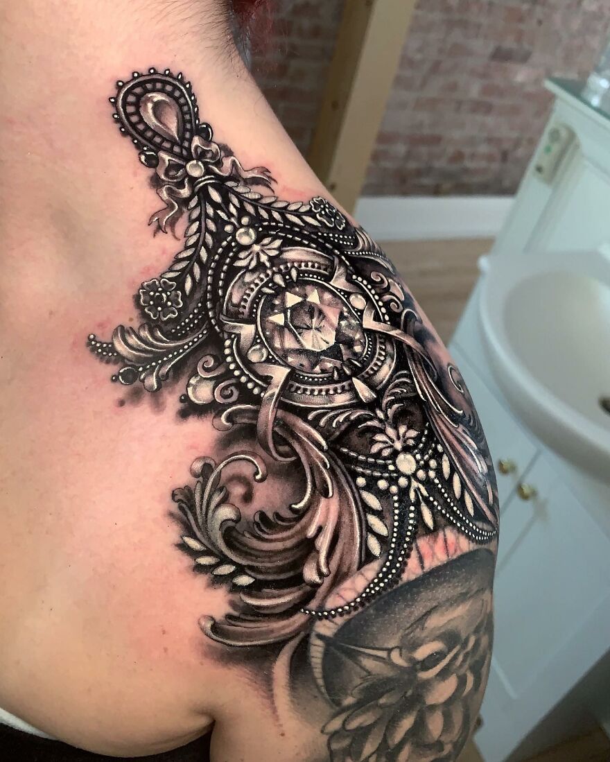 American Tattoo Artist Creates Amazing Tattoos That Imitate Jewelry On The Body