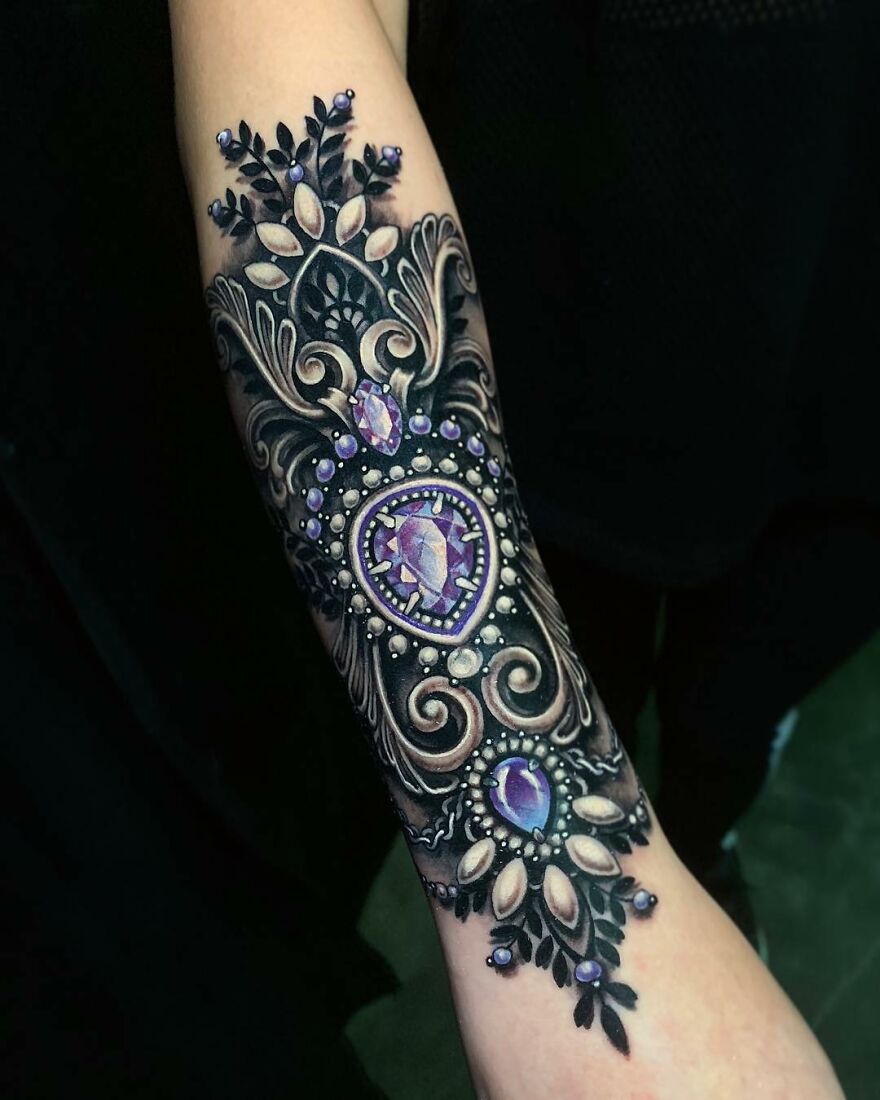 American Tattoo Artist Creates Amazing Tattoos That Imitate Jewelry On The Body