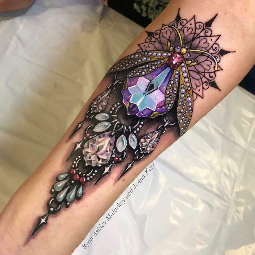 American Tattoo Artist Creates Amazing Tattoos That Imitate Jewelry On The Body