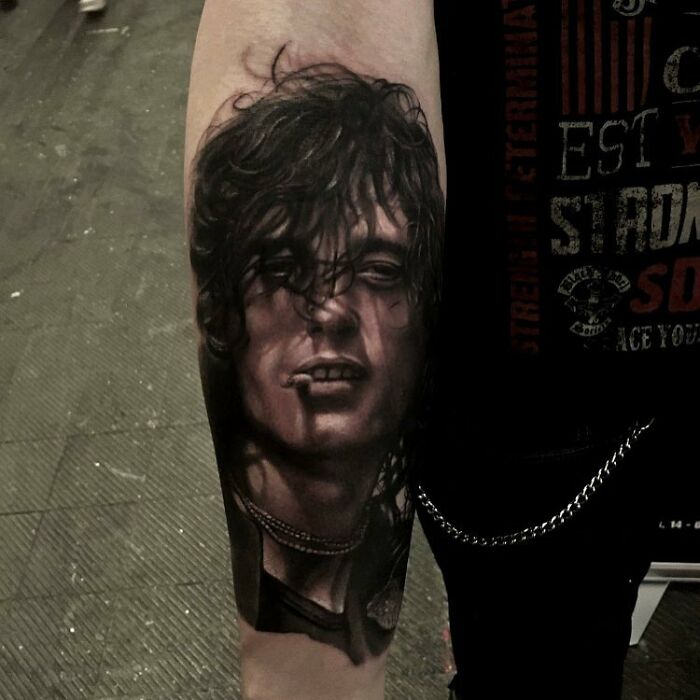 Artist Gets Tattoos That Look Like They've Been Imprinted On The Skin