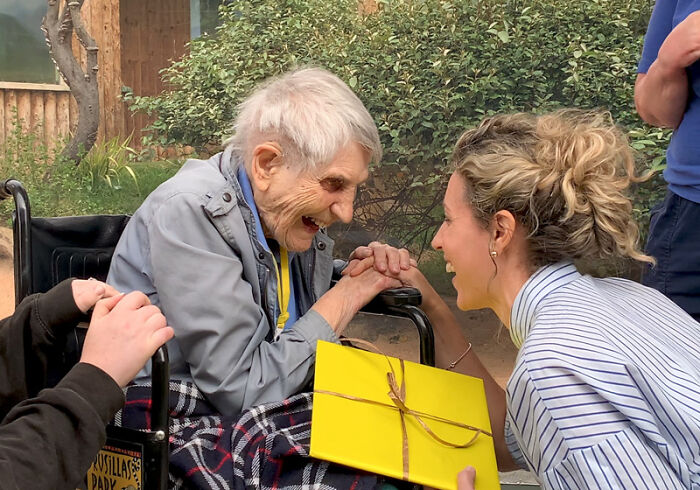 This 100-Year-Old Woman Had A Lifelong Ambition To Meet A Serval Cat And Her Dream Came True