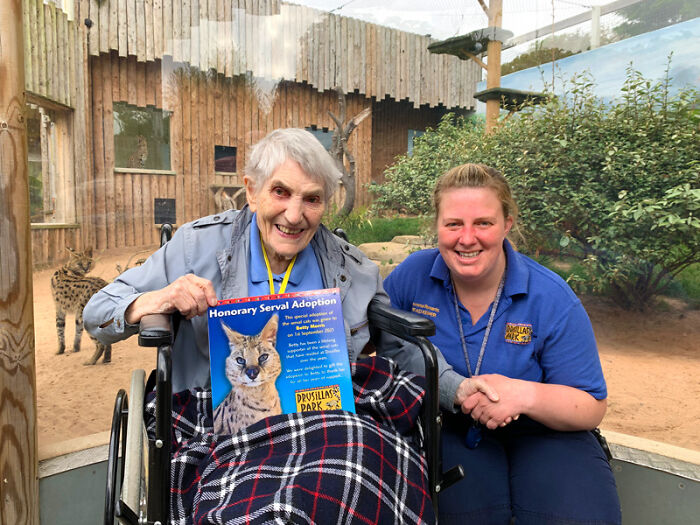 This 100-Year-Old Woman Had A Lifelong Ambition To Meet A Serval Cat And Her Dream Came True