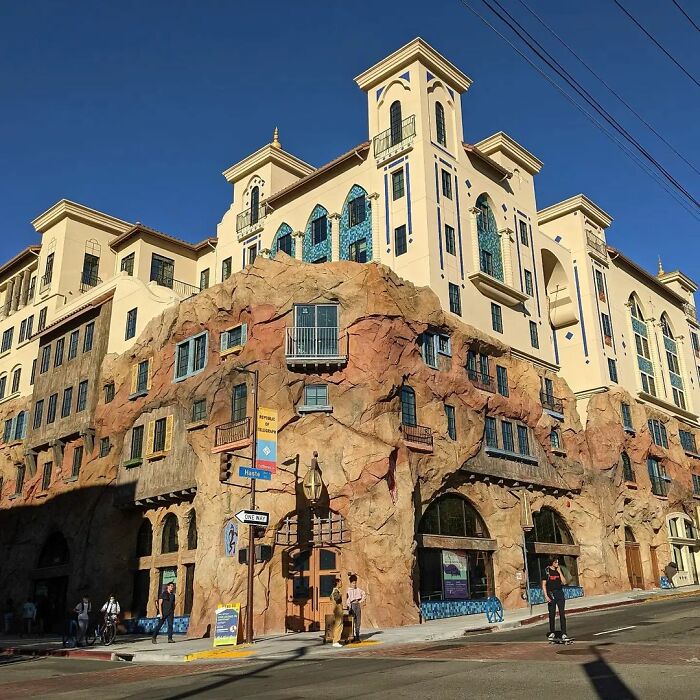 Photographer Captures Incredible Images Of San Francisco's Unique Way Of Life