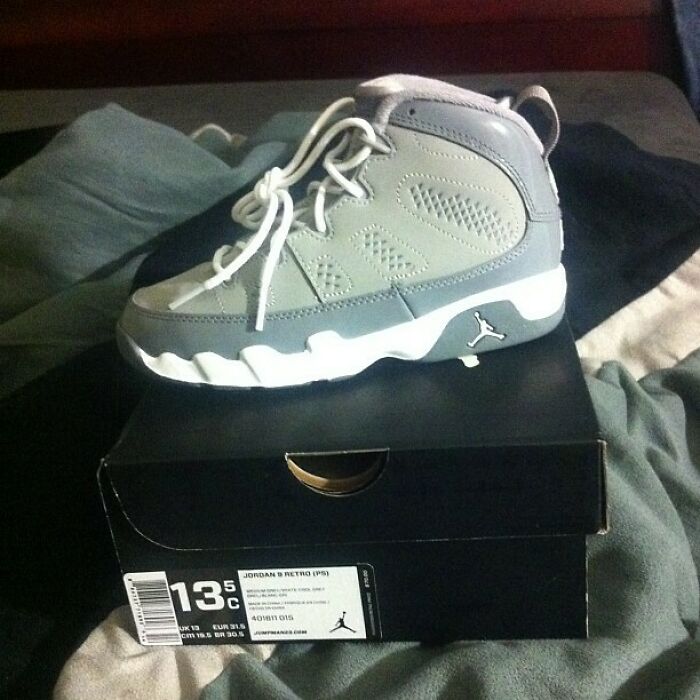 Así que dejé que Malique abriera un regalo de Navidad y tuvo la desfachatez de decirme que lo devolviera. Oh, está bien, lo devolveré todo