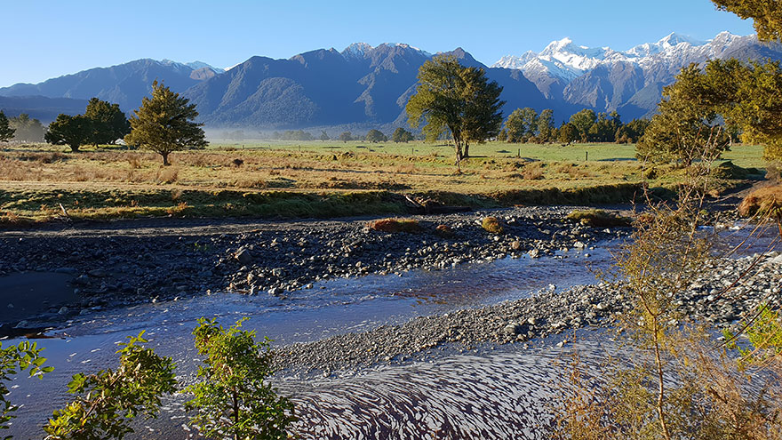 Lake Matheson, Fox Glacier, NZ, Is Glowing In The Early Morning. Amazingly Beautiful Place