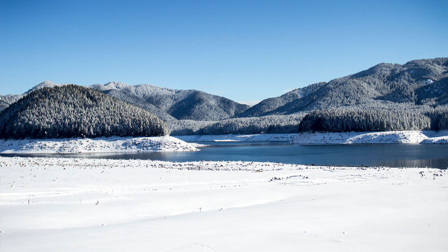 Detroit Lake In Winter