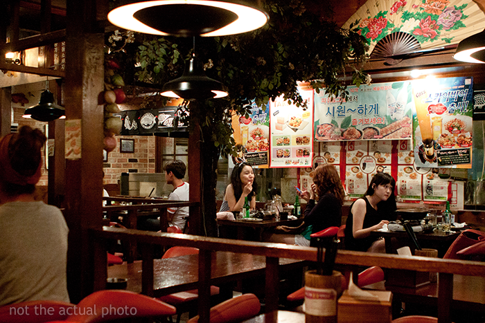 Dude Ditches Date At Restaurant After Finding Out She’s Kinda Racist, Asks People Online If He Was Wrong To Do So