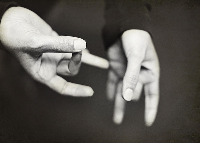 Deaf Daughter Begs Parents To Learn Sign Language For Years, Finally Gives Them An Ultimatum After They Refuse Yet Again