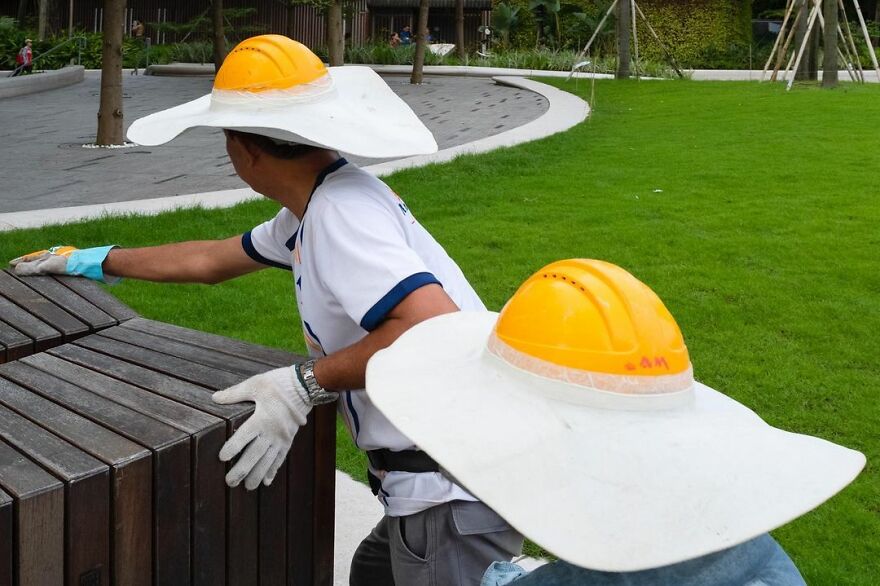 Photographer Continues To Roam The Streets Capturing Improbable Coincidences (59 New Pics)