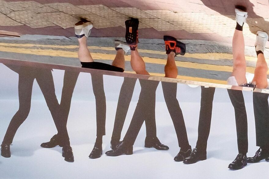 Photographer Continues To Roam The Streets Capturing Improbable Coincidences (59 New Pics)