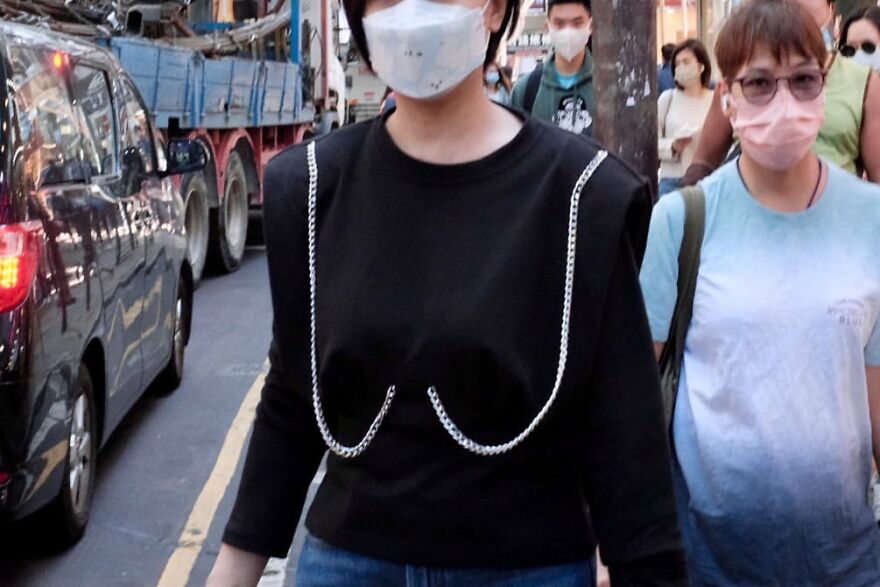 Photographer Continues To Roam The Streets Capturing Improbable Coincidences (59 New Pics)