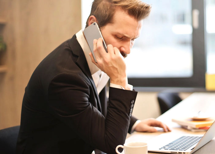 Esta empresa le negó un aumento a una empleada irremplazable, así que ella deja de ir a trabajar, causando el caos