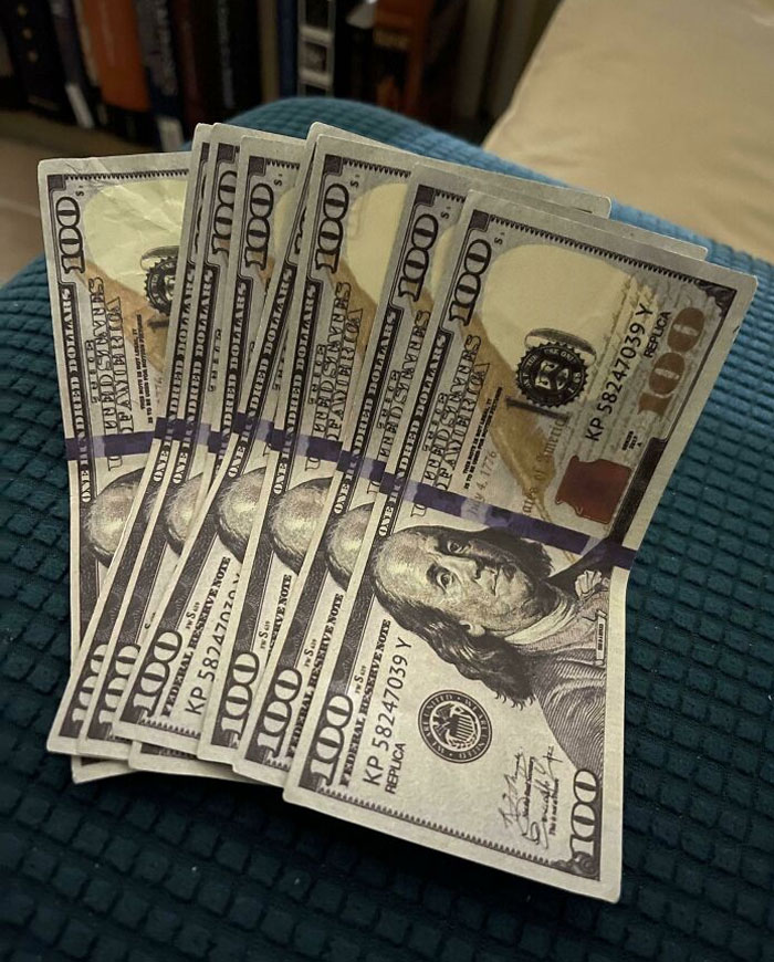 Sold My iPad In Public Space At Night In Minnesotan -10F Temperature, Turned Out It's Fake