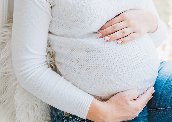 Husband Fed Up With Doing 100% Of The Chores While Pregnant Wife Is Doing Nothing Finally Snaps