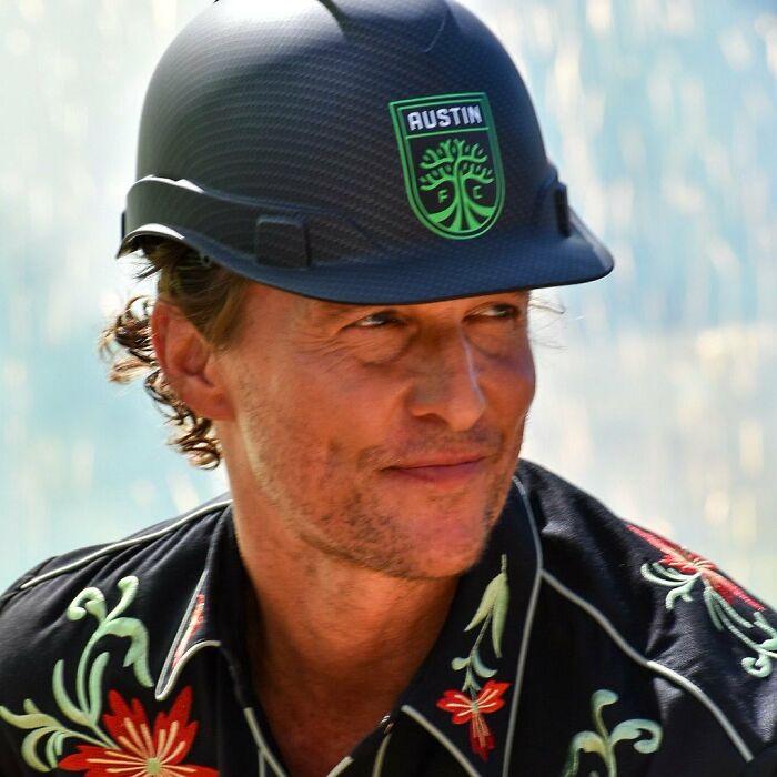 30 People Who Hardly Have Any Haters, As Shared By Folks In This Online Community