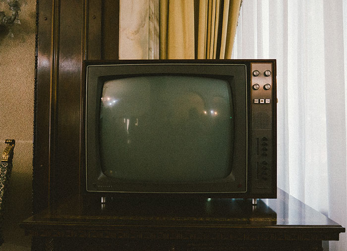 Someone Asks Older People "What Is Something Today's Youth Would Never Understand" And 35 People Deliver