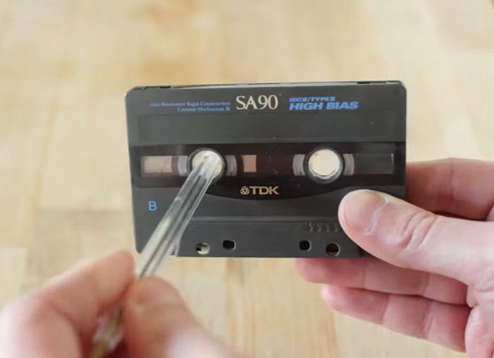 Someone Asks Older People "What Is Something Today's Youth Would Never Understand" And 35 People Deliver