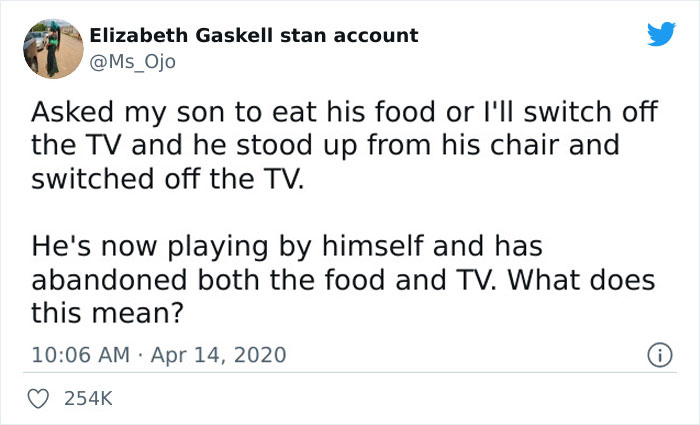 Kid Plays 3D Chess On His Mom