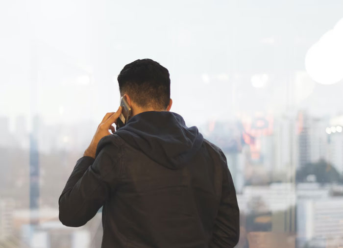 "Personas que pillaron a sus parejas engañándoles, ¿cómo ocurrió? ¿Y cuál fue su reacción?"