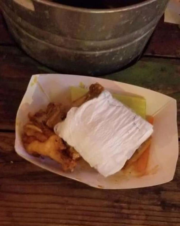 Customer Leaves Dirty Diaper On Restaurant Table For The Waitress To Clean